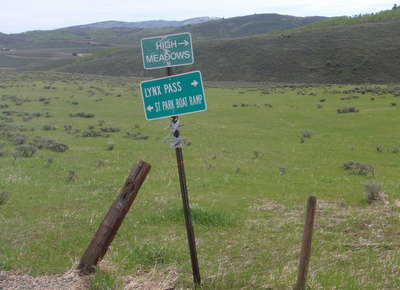 Sign for the main road to Lynx Pass.